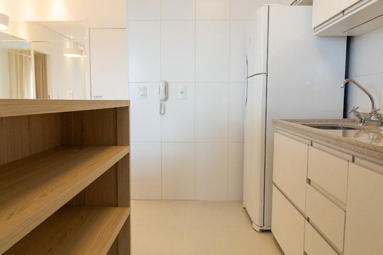 Cozinha de apartamento para alugar com 1 quarto, 54m² em Chácara Santo Antônio, São Paulo