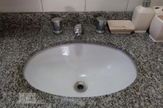 Banheiro da Suíte de apartamento para alugar com 2 quartos, 70m² em Vila Andrade, São Paulo