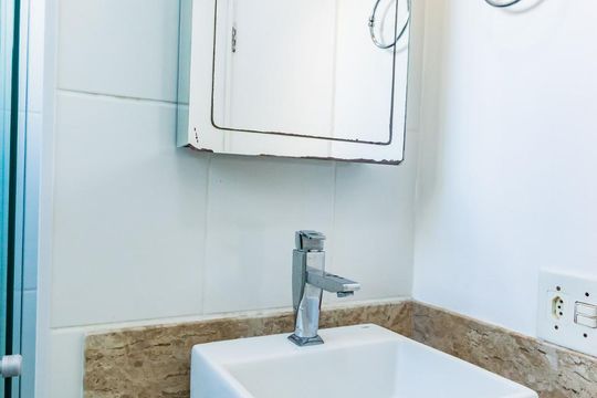 Banheiro  de apartamento à venda com 2 quartos, 49m² em Jardim Myrian Moreira da Costa, Campinas