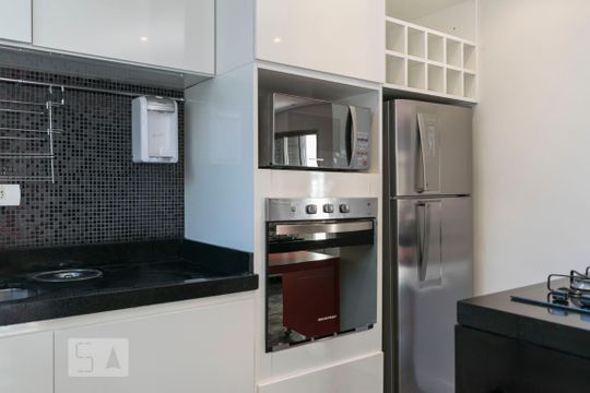 Cozinha (Forno e Microondas) de kitnet/studio à venda com 1 quarto, 40m² em Vila Brasílio Machado, São Paulo