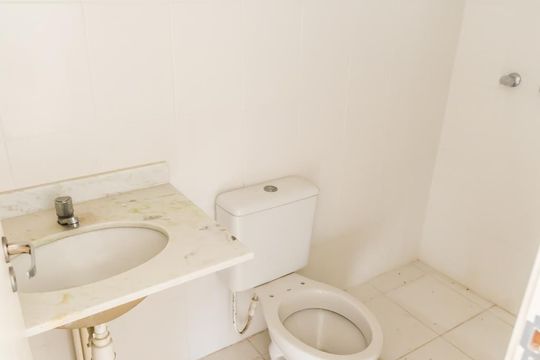 Banheiro de apartamento à venda com 2 quartos, 47m² em Protásio Alves, Porto Alegre