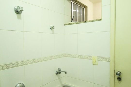 Banheiro de apartamento para alugar com 1 quarto, 50m² em Copacabana, Rio de Janeiro