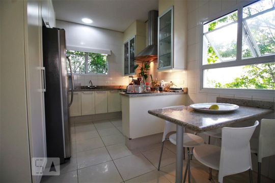 Cozinha de casa à venda com 4 quartos, 250m² em Morumbi, São Paulo