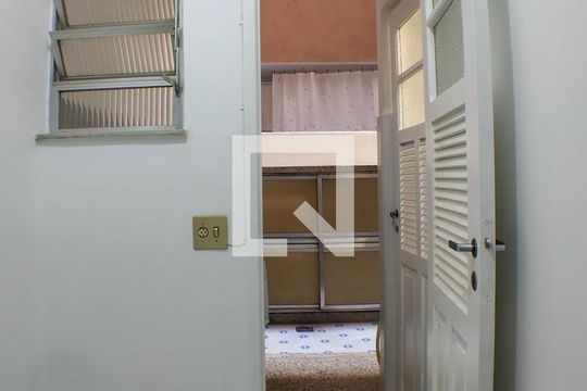 Quarto de Serviço de apartamento para alugar com 2 quartos, 70m² em Icaraí, Niterói