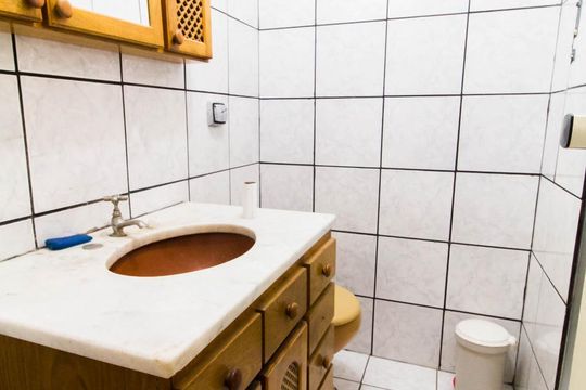 Banheiro de apartamento para alugar com 1 quarto, 40m² em Centro Histórico, Porto Alegre