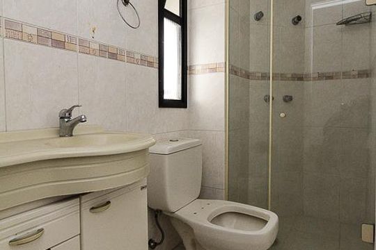 banheiro suite de apartamento para alugar com 3 quartos, 80m² em Vila Bertioga, São Paulo
