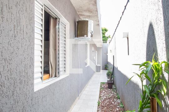 Quintal de casa para alugar com 2 quartos, 92m² em Quitaúna, Osasco