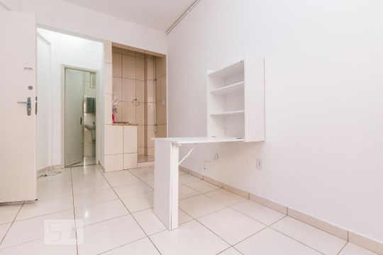 Sala de kitnet/studio para alugar com 1 quarto, 30m² em Centro, Rio de Janeiro