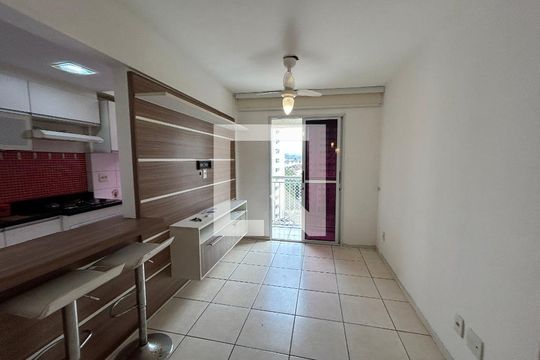 Sala de apartamento para alugar com 2 quartos, 51m² em Del Castilho, Rio de Janeiro