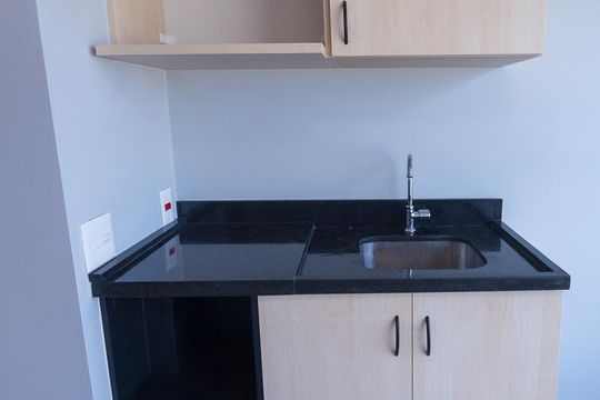 Varanda de kitnet/studio para alugar com 1 quarto, 30m² em Bom Retiro, São Paulo