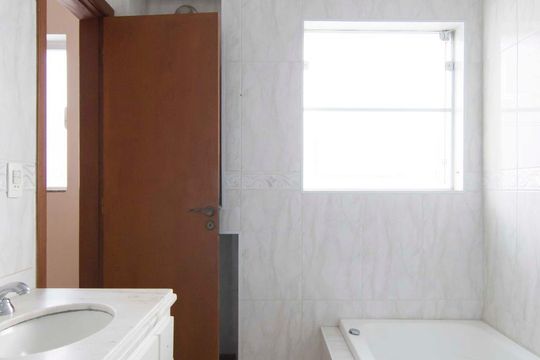 Banheiro Suíte 1 de casa à venda com 5 quartos, 342m² em Jardim Franca, São Paulo