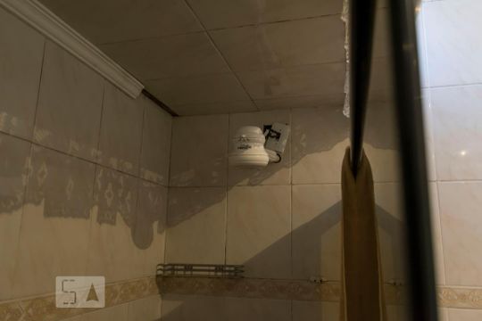 Banheiro social (Chuveiro) de casa à venda com 3 quartos, 400m² em Saúde, São Paulo