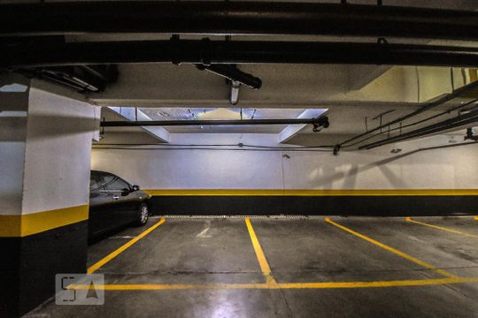 Garagem de apartamento para alugar com 1 quarto, 40m² em Santo Amaro, São Paulo