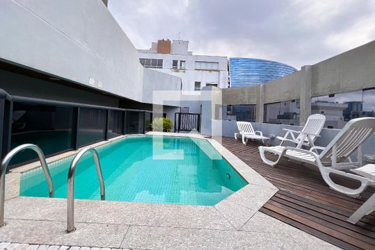 Piscina de apartamento para alugar com 1 quarto, 48m² em Itaim Bibi, São Paulo