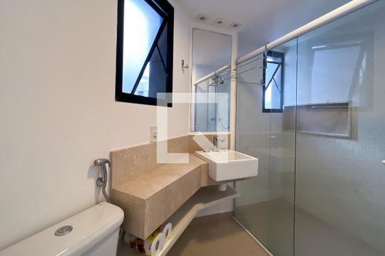 Banheiro da Suíte de apartamento para alugar com 1 quarto, 48m² em Itaim Bibi, São Paulo