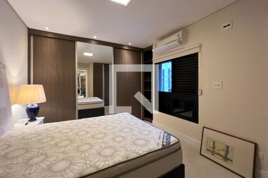 Suíte  de apartamento para alugar com 1 quarto, 48m² em Itaim Bibi, São Paulo