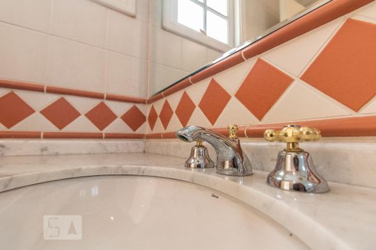 Banheiro - Suíte 1 de casa de condomínio à venda com 4 quartos, 367m² em Santo Amaro, São Paulo
