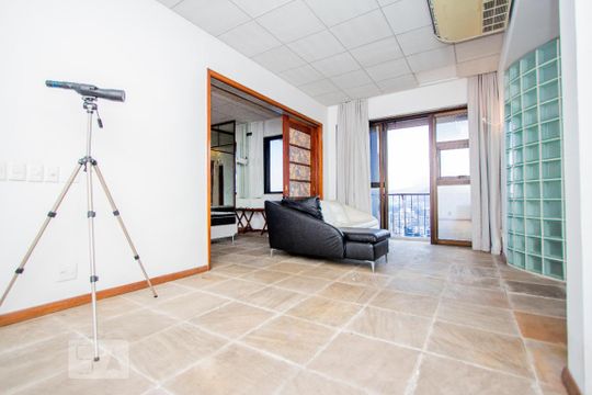 Sala de apartamento para alugar com 1 quarto, 69m² em Humaitá, Rio de Janeiro