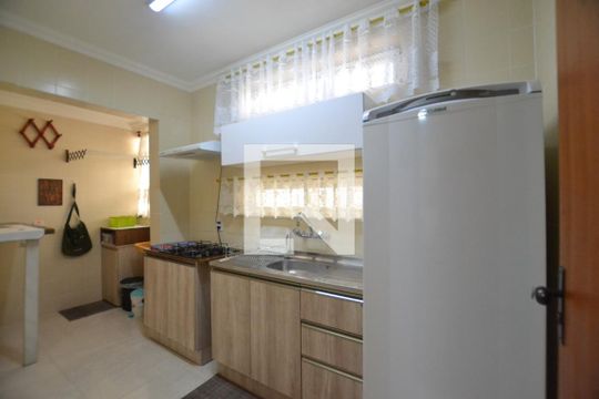 Cozinha de apartamento para alugar com 2 quartos, 60m² em Nonoai, Porto Alegre