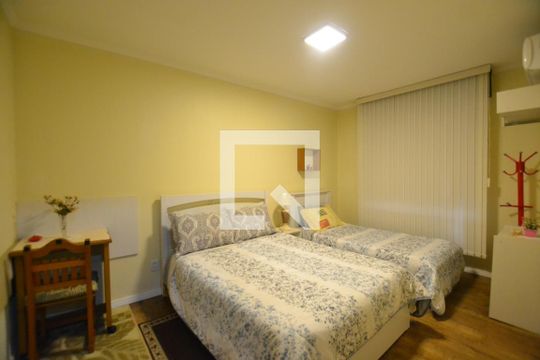 Quarto 1 de apartamento para alugar com 2 quartos, 60m² em Nonoai, Porto Alegre