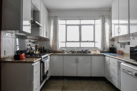Cozinha de apartamento à venda com 4 quartos, 340m² em Vila Sofia, São Paulo