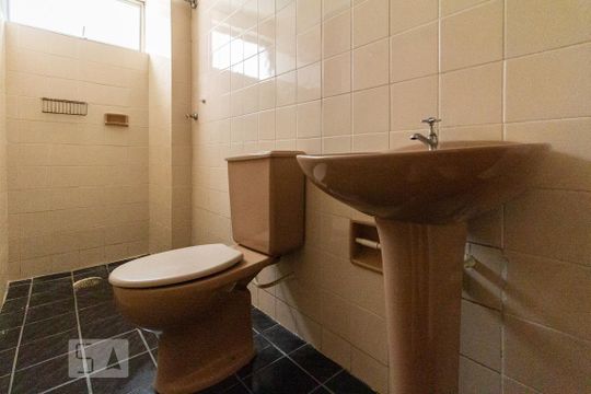 Banheiro de apartamento para alugar com 1 quarto, 34m² em Rebouças, Curitiba