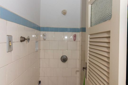 Banheiro de serviço de apartamento à venda com 2 quartos, 70m² em Engenho de Dentro, Rio de Janeiro