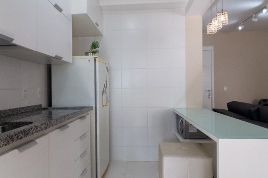 Cozinha de apartamento para alugar com 2 quartos, 66m² em Santo Amaro, São Paulo