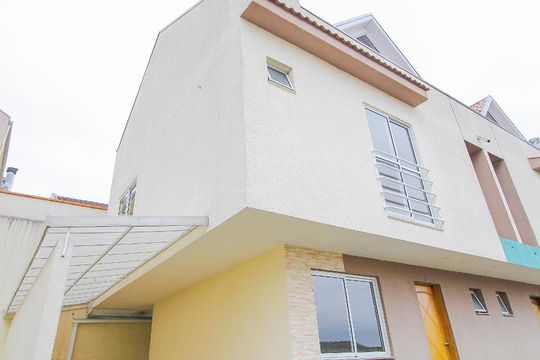 Fachada de casa de condomínio para alugar com 3 quartos, 90m² em Uberaba, Curitiba
