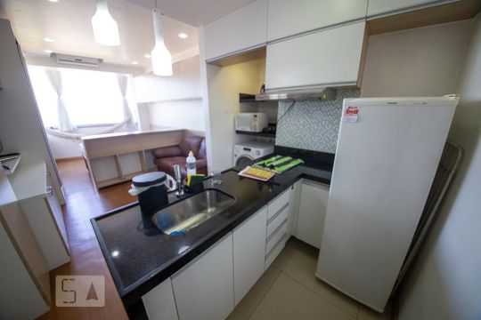 Cozinha  de kitnet/studio para alugar com 1 quarto, 30m² em Icaraí, Niterói