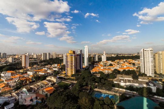 Vista da sacada da suíte  de apartamento para alugar com 3 quartos, 213m² em Jardim Avelino, São Paulo