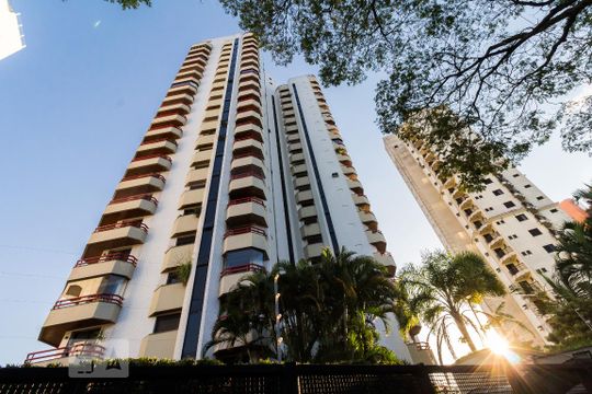 Fachada  de apartamento para alugar com 3 quartos, 213m² em Jardim Avelino, São Paulo
