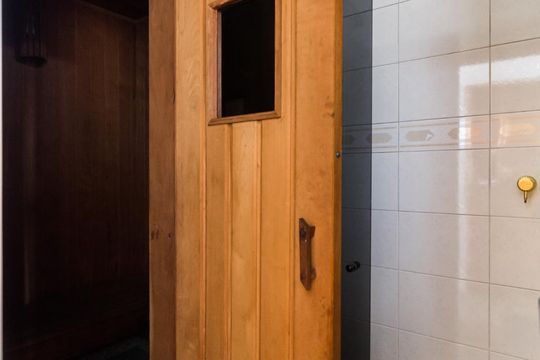 Entrada da sauna de apartamento para alugar com 3 quartos, 213m² em Jardim Avelino, São Paulo