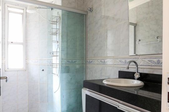 Banheiro de apartamento à venda com 2 quartos, 72m² em Jardim Vila Mariana, São Paulo