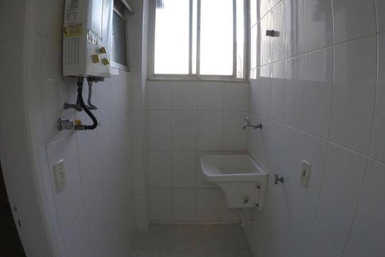 Banheiro de apartamento para alugar com 2 quartos, 77m² em Copacabana, Rio de Janeiro