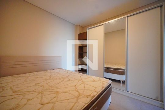 Quarto 1 de apartamento para alugar com 2 quartos, 72m² em Rio Tavares, Florianópolis