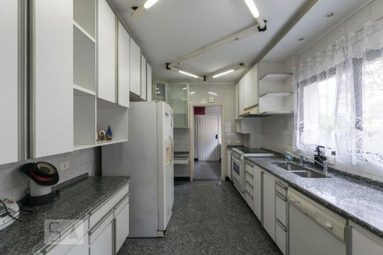 Cozinha de apartamento à venda com 4 quartos, 220m² em Vila Monumento, São Paulo