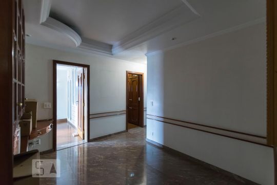 Corredor de apartamento à venda com 4 quartos, 220m² em Vila Monumento, São Paulo