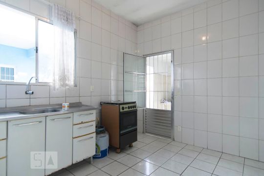Cozinha de casa para alugar com 1 quarto, 45m² em Vila Cavaton, São Paulo