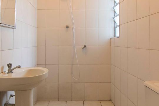 Banheiro de casa para alugar com 1 quarto, 45m² em Vila Cavaton, São Paulo
