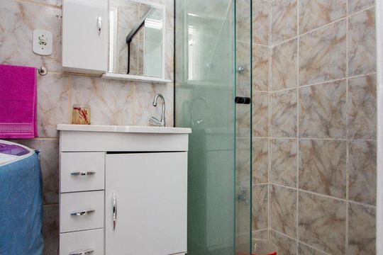 Banheiro de kitnet/studio à venda com 1 quarto, 28m² em Laranjeiras, Rio de Janeiro