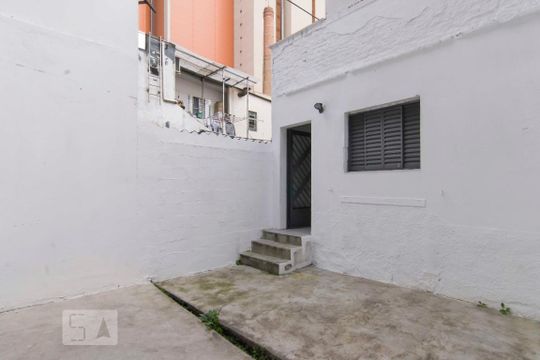 Quintal 1 de casa para alugar com 2 quartos, 148m² em Santana, São Paulo