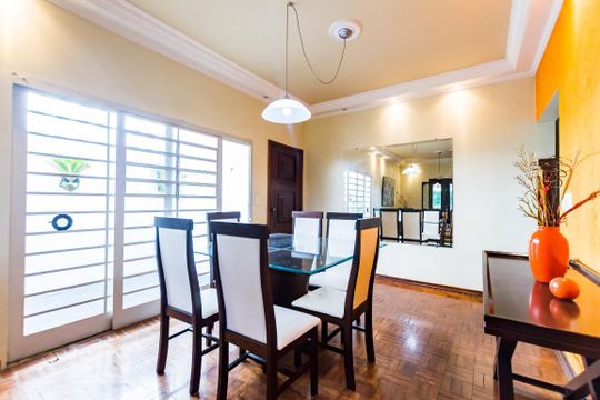 Sala de casa à venda com 5 quartos, 320m² em Vila Nogueira, Campinas