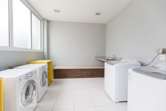 Lavanderia de apartamento à venda com 2 quartos, 51m² em São José, Porto Alegre