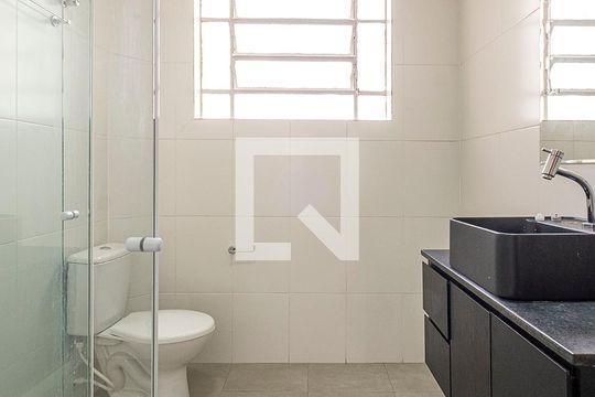 Banheiro de casa para alugar com 2 quartos, 100m² em Jardim Paulista, São Paulo