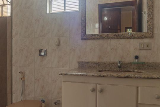 Banheiro da suíte de casa para alugar com 4 quartos, 185m² em Jardim Campos Elíseos, Campinas