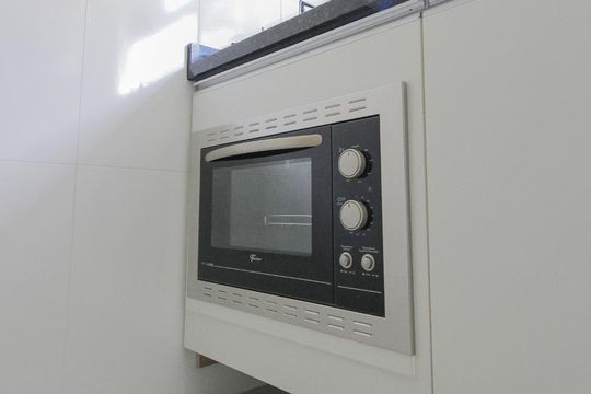 Cozinha de apartamento para alugar com 1 quarto, 28m² em Mercês, Curitiba