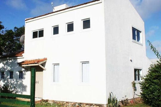 Fachada de casa para alugar com 3 quartos, 160m² em São João do Rio Vermelho, Florianópolis