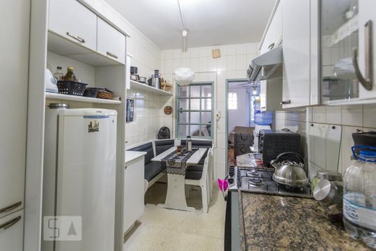 Cozinha de apartamento à venda com 3 quartos, 110m² em Floresta, Porto Alegre