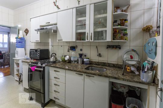 Cozinha de apartamento à venda com 3 quartos, 110m² em Floresta, Porto Alegre
